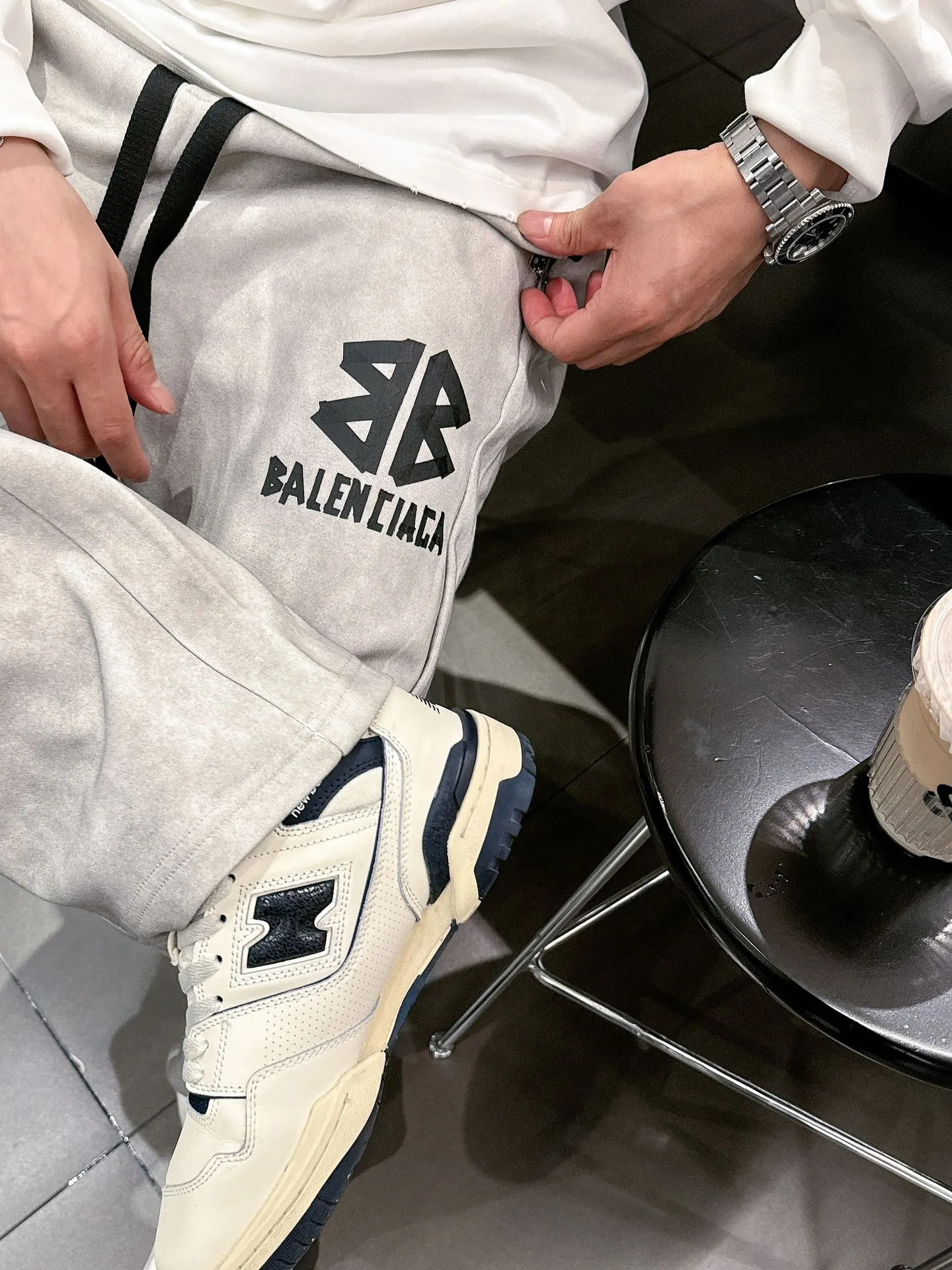 Balenciaga 🆕2026 Autumn and Winter New Arrival Casual Pants! The official website will be released simultaneously. Brand Classic LOGO casual pants, customized fabrics, excellent comfort and strong touch. Highly recognisable, perfect appearance and craftsmanship. Size:M-3XL